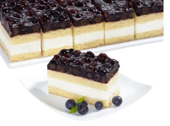 Bild von *1 ST. HEIDELBEER-KÄSE-SAHNE-SCHNITTE (UK = 4 ST.)